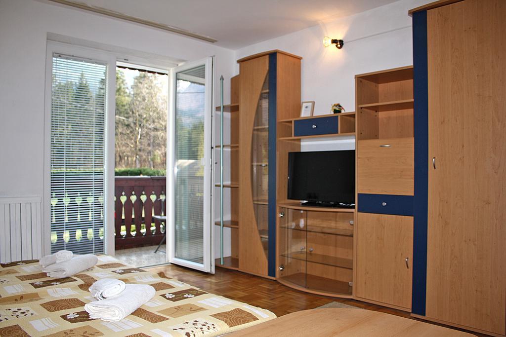 Apartments And Rooms Cerkovnik ボーヒニ エクステリア 写真